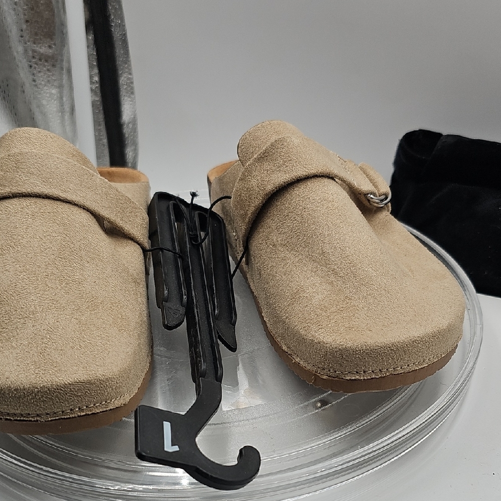 C Wonder Nation Tan Kids Slippers - Picture 3 of 12
